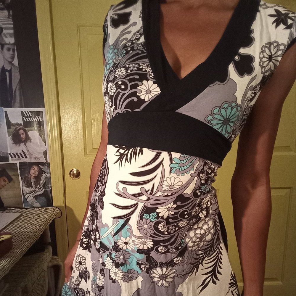 NEW LOOK  tunic dress with back tie strap *so cute!* Made in Moldova.